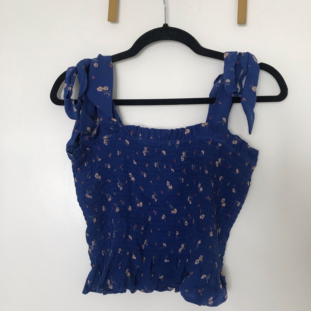 NWOT Tie Sleeve Crop Top